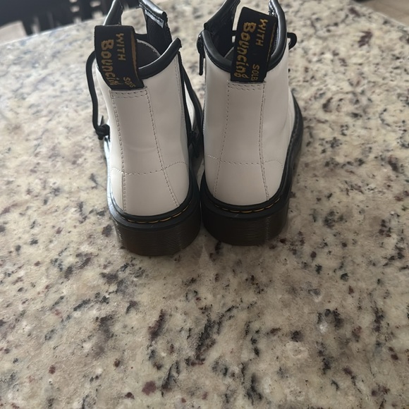 New Dr. Martens kids boots - 11c - Picture 4 of 6